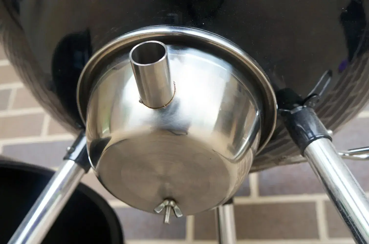 Close-up of an adjustable airflow vent on a grill.